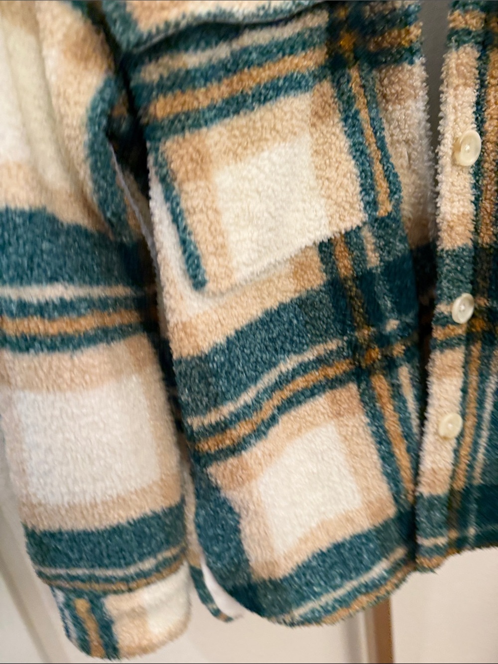 Abercrombie & Firch Plaid Shacket Jacket in Green and Cream - Picture 5 of 6